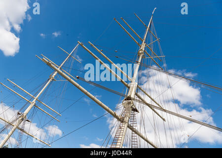 Amburgo, Germania. 3 apr, 2017. Vista del montante della nave a vela " Rickmer Rickmers' ad Amburgo, Germania, 3 aprile 2017. Foto: Christophe Gateau/dpa/Alamy Live News Foto Stock