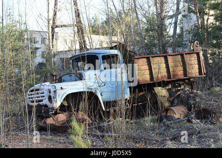 Pripjat, Ucraina. 09Apr, 2017. La città abbandonate pripjat, Ucraina nei pressi della centrale nucleare di Cernobyl, 10 aprile 2017. Reattore n. 4 esploso su Aprile 26, 1986, produca nubi radioattive in gran parte dell'Europa. Credito: Ludek Perina/CTK foto/Alamy Live News Foto Stock