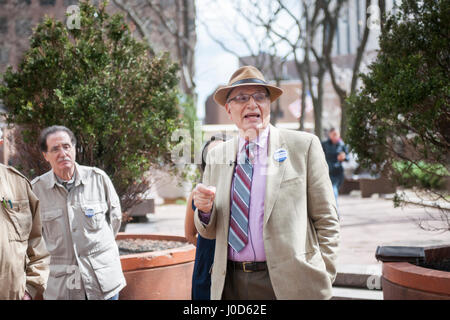 Bob Gangi annuncia la sua intenzione di correre per il sindaco di New York in occasione di una conferenza stampa di fronte a uno di polizia Plaza di New York il Mercoledì, 5 aprile 2017. Gangi è il co-fondatore della riforma della polizia Organizzazione di progetto (PROP) ed è una politica pubblica avvocato concentrandosi sulla cooperazione di polizia e nelle carceri. Gangi sarà in esecuzione contro incombente Bill De Blasio è egli rende al giorno delle elezioni. (© Richard B. Levine) Foto Stock