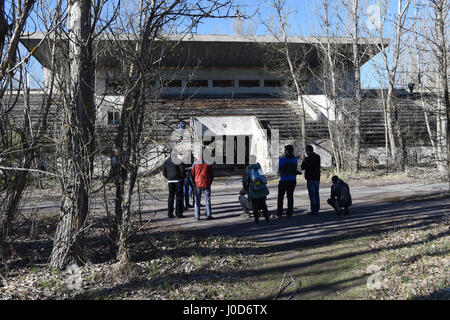 Pripjat, Ucraina. 09Apr, 2017. La città abbandonate pripjat, Ucraina nei pressi della centrale nucleare di Cernobyl, 10 aprile 2017. Reattore n. 4 esploso su Aprile 26, 1986, produca nubi radioattive in gran parte dell'Europa. Credito: Ludek Perina/CTK foto/Alamy Live News Foto Stock