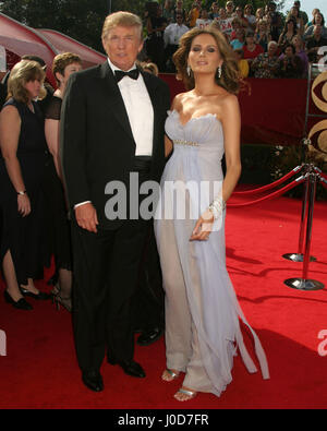 Los Angeles, CA, Stati Uniti d'America. Xix Sep, 2005. Donald & Melania Trump.Primetime Emmy 2005.Shrine Auditorium.Los Angeles, CA.18, settembre 2005. © 2005 Kathy Hutchins/Hutchins Photo credit: Kathy Hutchins/via filo di ZUMA ZUMA/filo/Alamy Live News Foto Stock