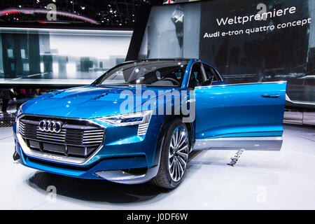 Francoforte, Germania - 23 Settembre 2015: Audi e-tron quattro concept presentato sul sessantesimo International Motor Show la fiera di Francoforte Foto Stock