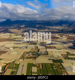 Vista aerea di Tenerife. Vista dalla finestra di aeroplano Foto Stock