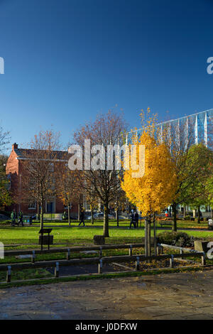 Manchester Metropolitan University (inc Business School, Law School e Kenneth libreria verde) da tutti i Santi Park, Manchester, gtr manchester, Regno Unito Foto Stock