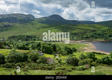 Il Derryveagh montagne oltre la testa di Dunlewy Lough, County Donegal, Irlanda Foto Stock