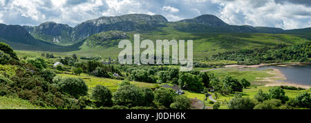 L'avvelenato Glen e Slieve Snaght gamma più Dunlewy, Derryveagh montagne, County Donegal, Irlanda Foto Stock