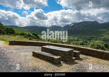 L'avvelenato Glen e Slieve Snaght variano da un'area picnic sulla R251 road, Derryveagh montagne, County Donegal, Irlanda Foto Stock