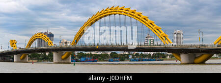 Orizzontale vista panoramica del drago ponte di Da Nang, Vietnam Foto Stock