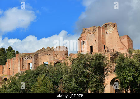 Palazzo Imperiale di antiche rovine alla sommità del colle Palatino in Roma Foto Stock