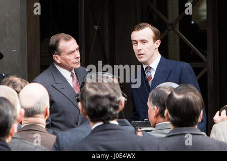 Riprese per 'corona', in queste scene di un membro del parlamento è dato uno schiaffo in faccia al di fuori della ITN studios, l'autore, giocato da George Cooper, (che hanno utilizzato per riprodurre il custode in Grange Hill, e sta facendo un cameo in 'corona') è poi per le Foto Stock