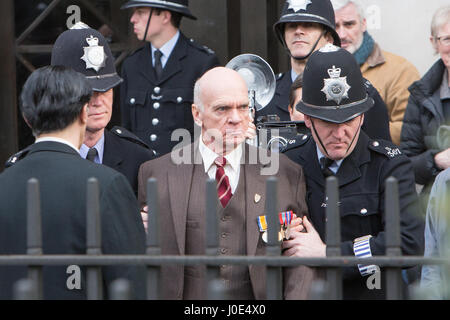 Riprese per 'corona', in queste scene di un membro del parlamento è dato uno schiaffo in faccia al di fuori della ITN studios, l'autore, giocato da George Cooper, (che hanno utilizzato per riprodurre il custode in Grange Hill, e sta facendo un cameo in 'corona') è poi per le Foto Stock