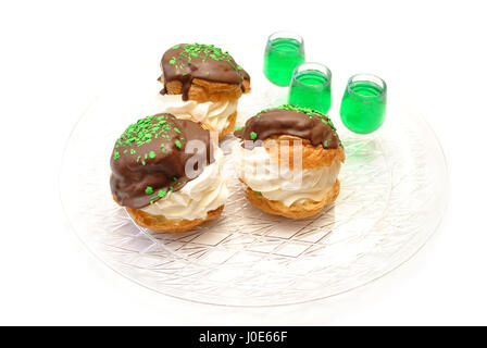 Irish Crème Bignè con scatti irlandese Foto Stock