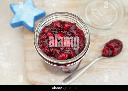 Natale cranberry relish in vaso Foto Stock