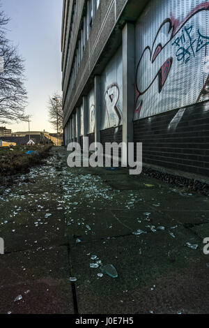 Kirklees college (ex collegio tecnico) su castigato, Huddersfield. Il sito è ora abbandonata in attesa di riqualificazione dopo il collegio si è mosso. Foto Stock