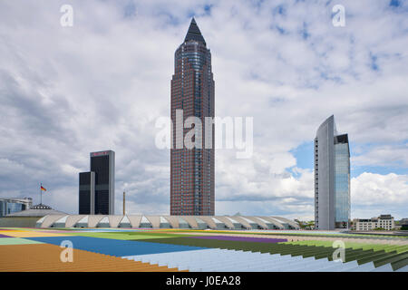 Skyline Plaza shopping center con Messeturm, Frankfurt am Main, Hesse, Germania Foto Stock