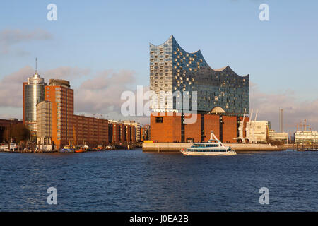 Elbe Philharmonic Hall e Kehrwiederspitze, HafenCity di Amburgo, Germania Foto Stock