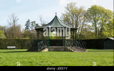 Band Stand in Abby motivi a Cirencester Gloucestershire, Regno Unito Foto Stock