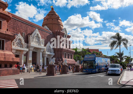 COSTA ADEJE, Tenerife, SPAGNA - Circa gen, 2016: ingresso e facciata di edificio del Siam Park. Il servizio regolare di autobus dalle principali località turistiche. Il Siam Foto Stock