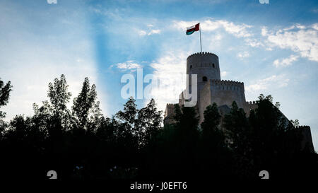 Il Nakhal Fort è una fortificazione chiamato dopo la Wilayah di Nakhal e si trova in Al Batinah Regione di Oman. Foto Stock