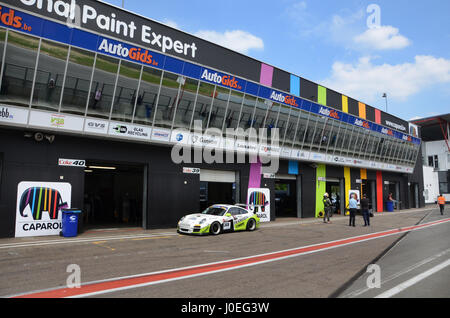 Patrick Franssen la Porsche 997 ai box a Zolder circuito automobilistico Belgio Foto Stock