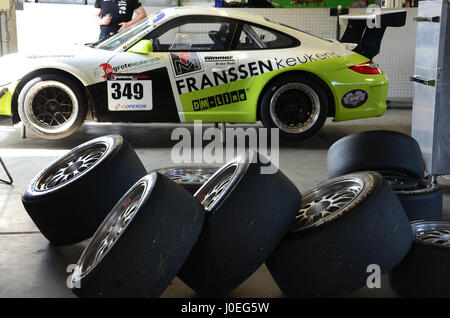 Patrick Franssen la Porsche 997 ai box a Zolder circuito automobilistico Belgio Foto Stock