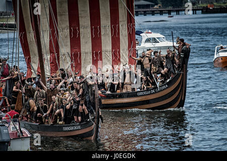 Viking celebrazione di atterraggio in Catoira, Galizia, Spagna del Nord. Foto Stock