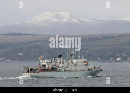 BNS Godetia (A960), una nave di supporto azionato dalla Marina Militare Belga, passando Gourock sul suo arrivo per esercitare congiuntamente il guerriero 17-1. Foto Stock