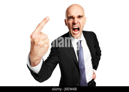 Studio shot del giovane imprenditore furioso minaccia il suo dito. Isolato su bianco. Foto Stock