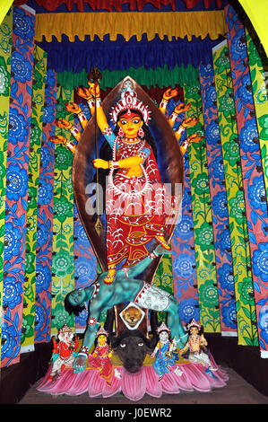 Dea durga uccidendo mahishasura, Calcutta, West Bengal, India, Asia Foto Stock