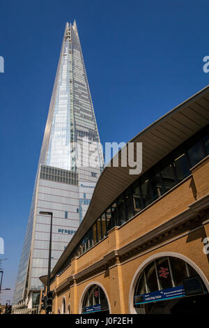 Il coccio e la stazione di London Bridge, Londra, Inghilterra Foto Stock