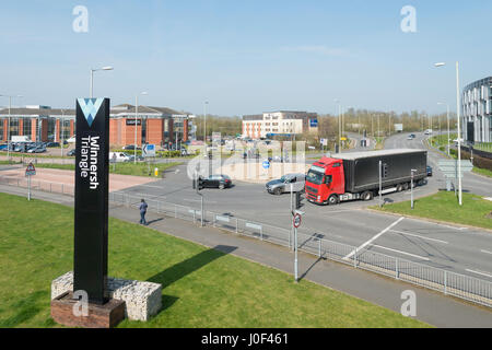 Rotonda a Winnersh Triangle, Wharfedale Road (A329), Winnersh, Berkshire, Inghilterra, Regno Unito Foto Stock