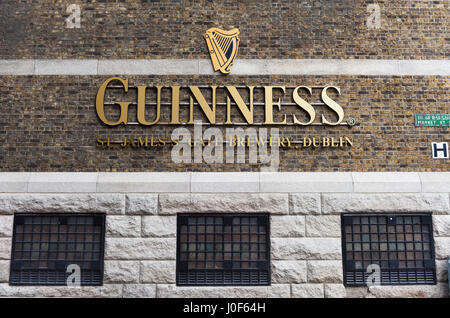 Guinness Storehouse. St James Gate Brewery segno. Dublino Irlanda Foto Stock