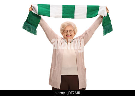 Overjoyed anziani tifoso tenendo una sciarpa isolati su sfondo bianco Foto Stock