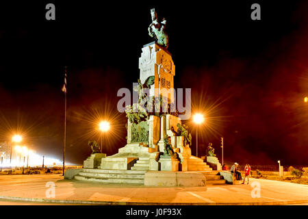 Monumento ad Antonio Maceo all Avana, situato tra il Malecon e la parte anteriore del Hermanos Ameijeiras ospedale in Centro Habana. Foto Stock