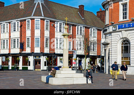 La elevata Cross pub nel centro della città, Leicester, Leicestershire, England Regno Unito Foto Stock