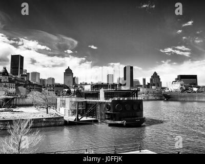 Skyline di Montréal (Canada), visto dal porto vecchio Foto Stock