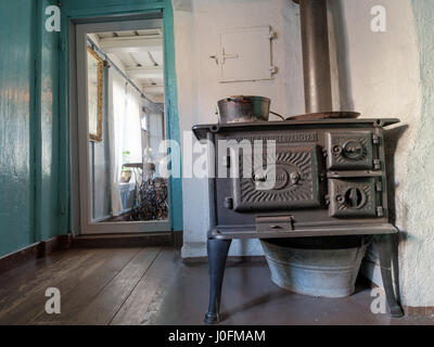 Bygdøy, Norvegia - 23 Febbraio 2016: interno di un vecchio edificio in legno al Norwegian Folk Museum di Oslo Foto Stock