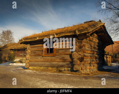 Bygdøy, Norvegia - 23 Febbraio 2016: case di legno all'interno dell'aria aperta folk museum di Oslo Foto Stock