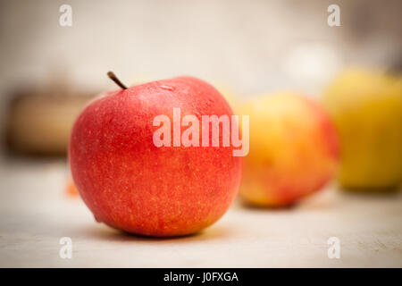 Rosso e giallo mele Foto Stock