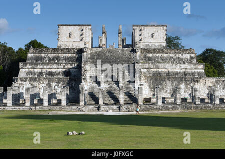 Messico, Yucatan, Chichen Itza sito Maya, il Tempio dei Guerrieri Foto Stock