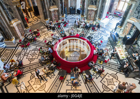 Cafe, Kunsthistorisches storico Art Museum, Vienna, Austria Foto Stock