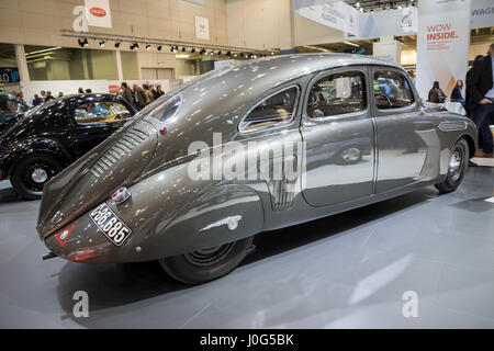 ESSEN, Germania - 6 Aprile 2017: 1935 Skoda 935 dinamico auto d'epoca presentato alla Techno Classica Essen Car Show. Foto Stock