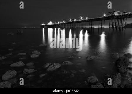 Fotografia di © Jamie Callister. Llandudno Pier, Conwy County, il Galles del Nord, 6 Aprile 2017 Foto Stock