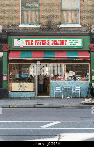 Esterno della friggitrice delizia di pesce e Chip Shop on Theobalds Rd, London, Regno Unito Foto Stock