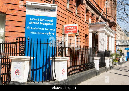 L'ingresso per il famoso Great Ormond Street Children's Hospital, London, WC1N Foto Stock