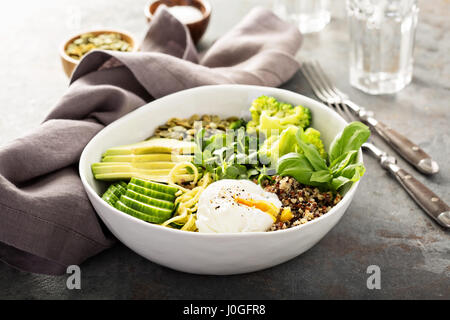 Sano e verde ciotola di grano Foto Stock