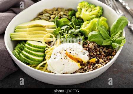 Sano e verde ciotola di grano Foto Stock