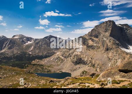 Affacciato sul lago di orso in Wind River range, shoshone National Forest, wyoming Foto Stock