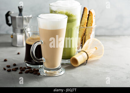 Caffè espresso, caffè normale e matcha latte Foto Stock