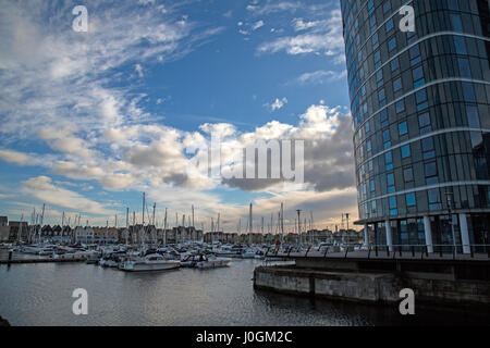 Chatham Maritime Marina sul fiume Medway nel Kent, Inghilterra. Foto Stock